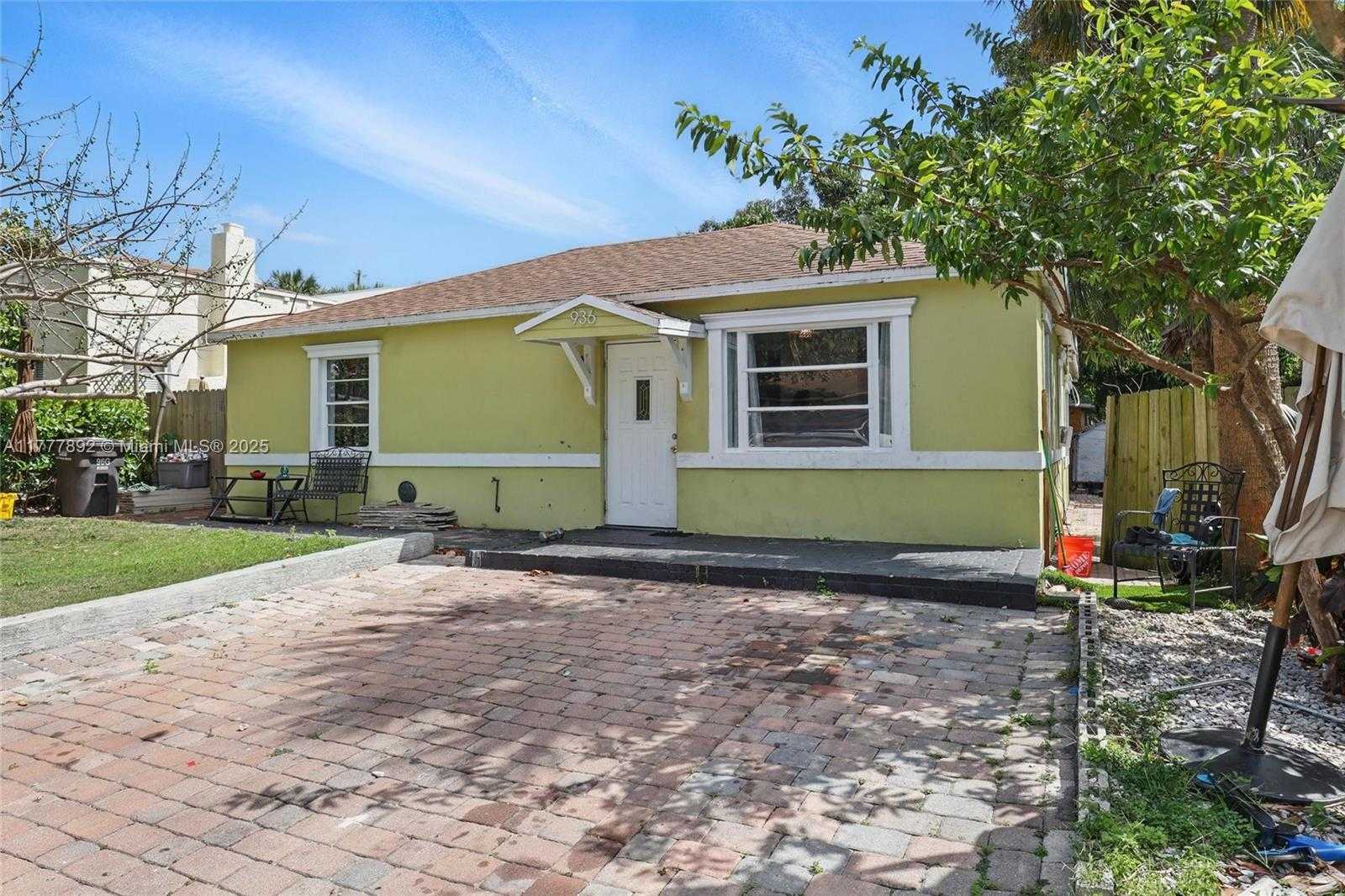 Small Image of 936 38TH ST, West Palm Beach Number 2