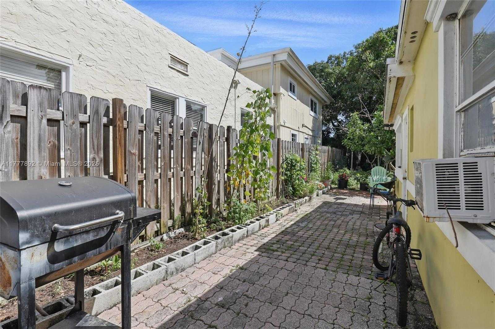 Small Image of 936 38TH ST, West Palm Beach Number 21