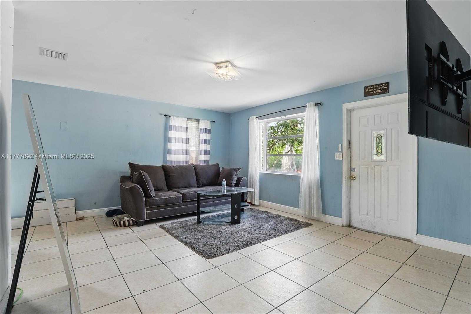 Small Image of 936 38TH ST, West Palm Beach Number 5