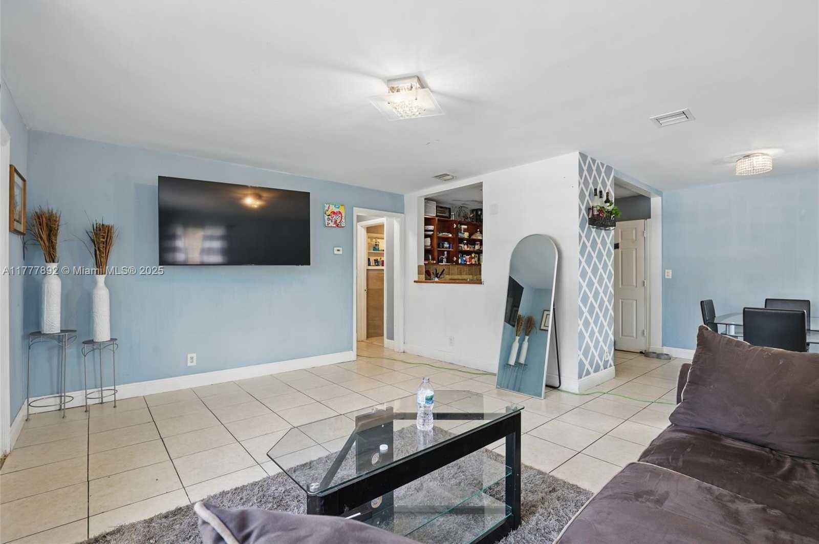 Small Image of 936 38TH ST, West Palm Beach Number 7