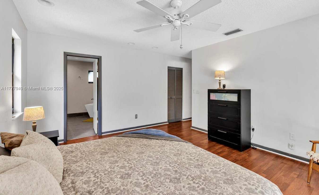Small Image of 14811 ARCHERHALL ST, Davie Number 13
