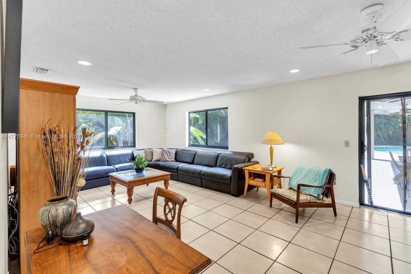 Small Image of 14811 ARCHERHALL ST, Davie Number 33