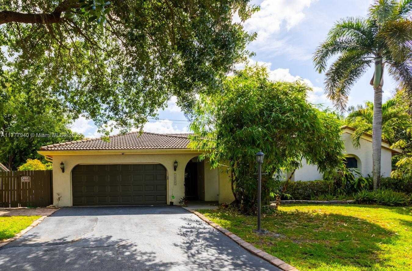 Small Image of 14811 ARCHERHALL ST, Davie Number 7