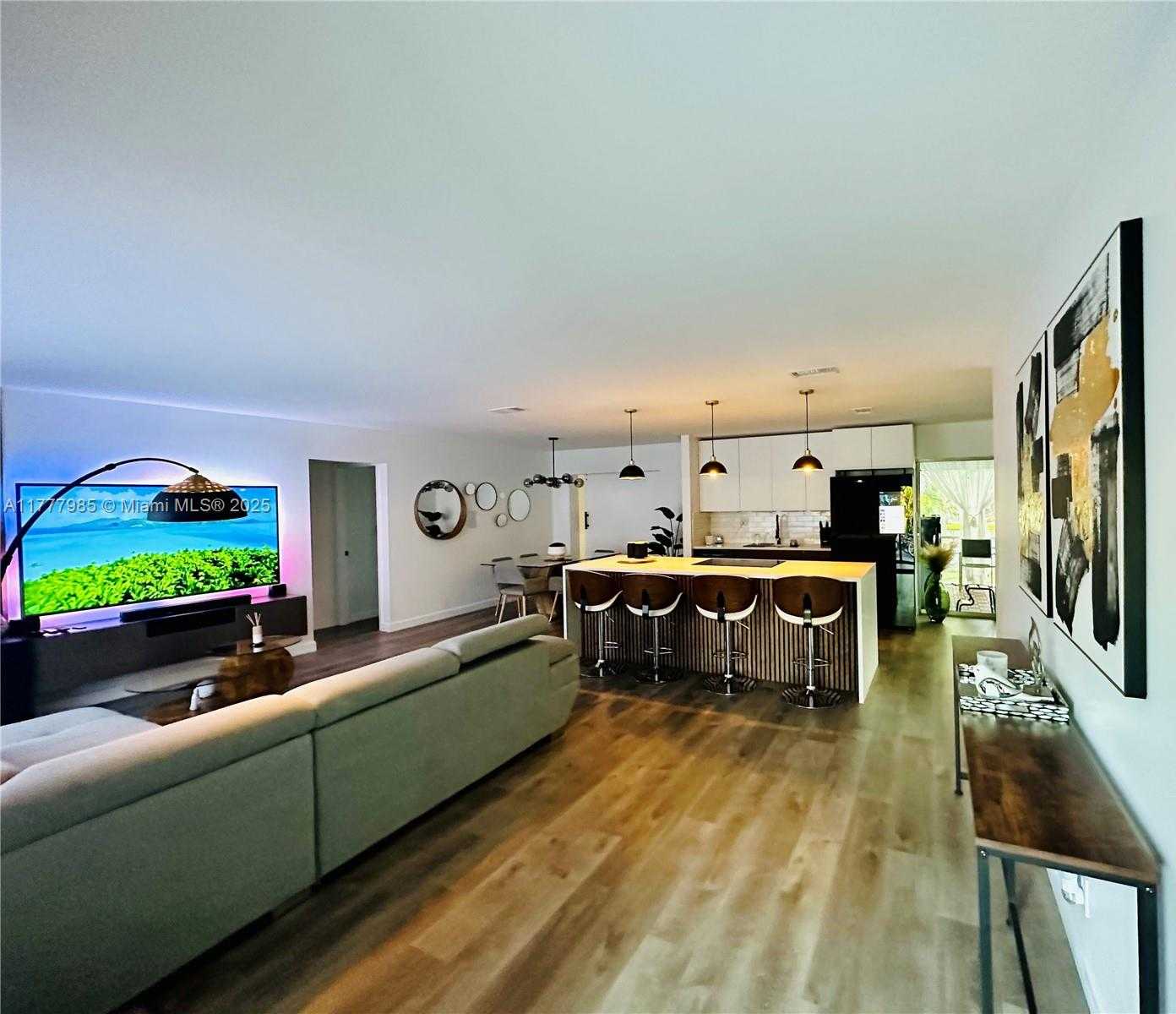 Small Image of 10300 NORTH WEST 80TH CT, Tamarac Number 2