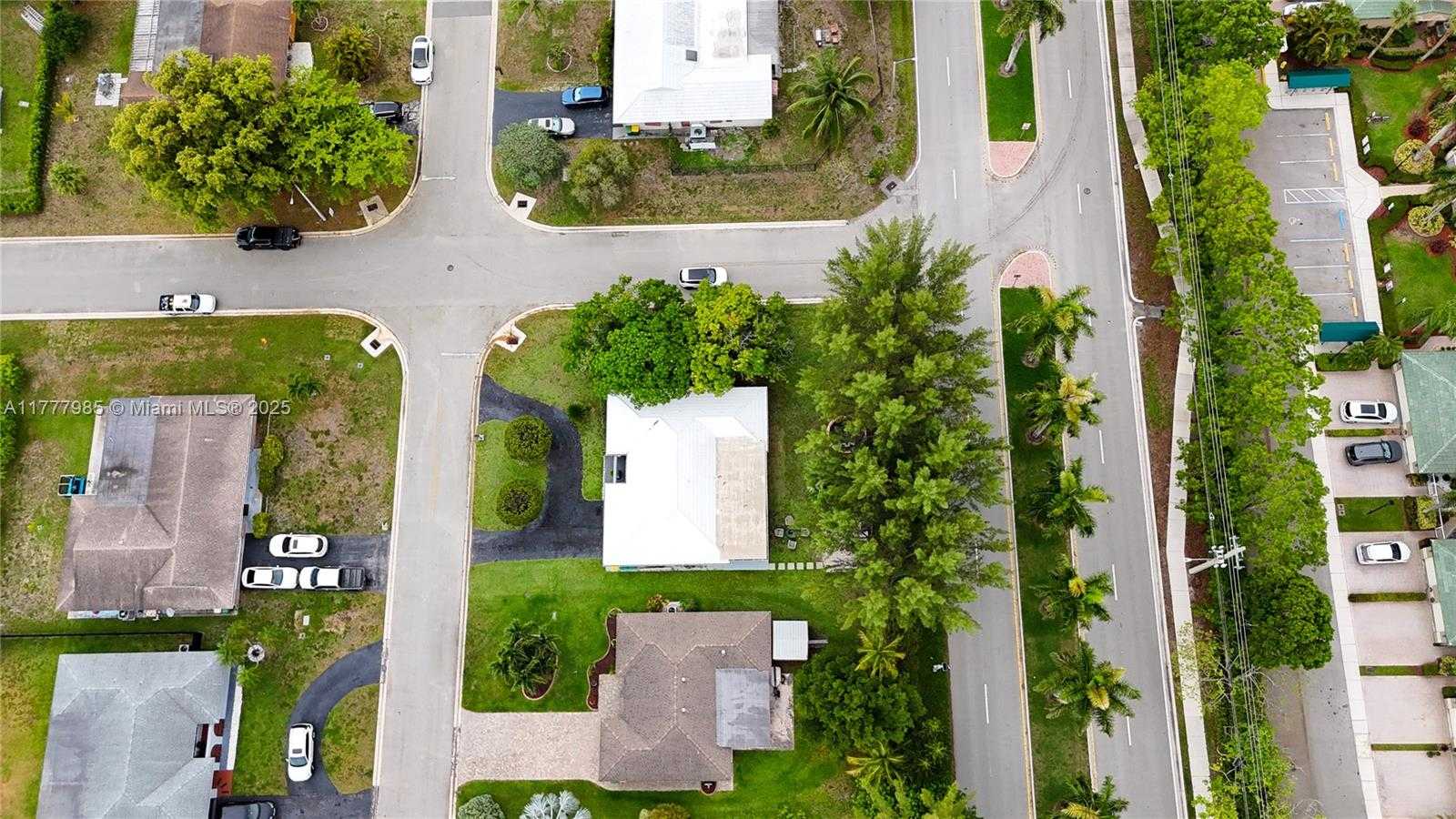 Small Image of 10300 NORTH WEST 80TH CT, Tamarac Number 25