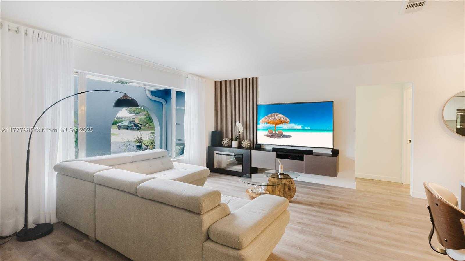 Small Image of 10300 NORTH WEST 80TH CT, Tamarac Number 3