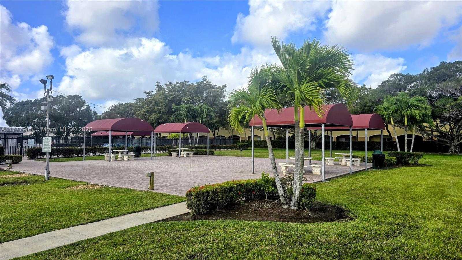 Small Image of 10300 NORTH WEST 80TH CT, Tamarac Number 31