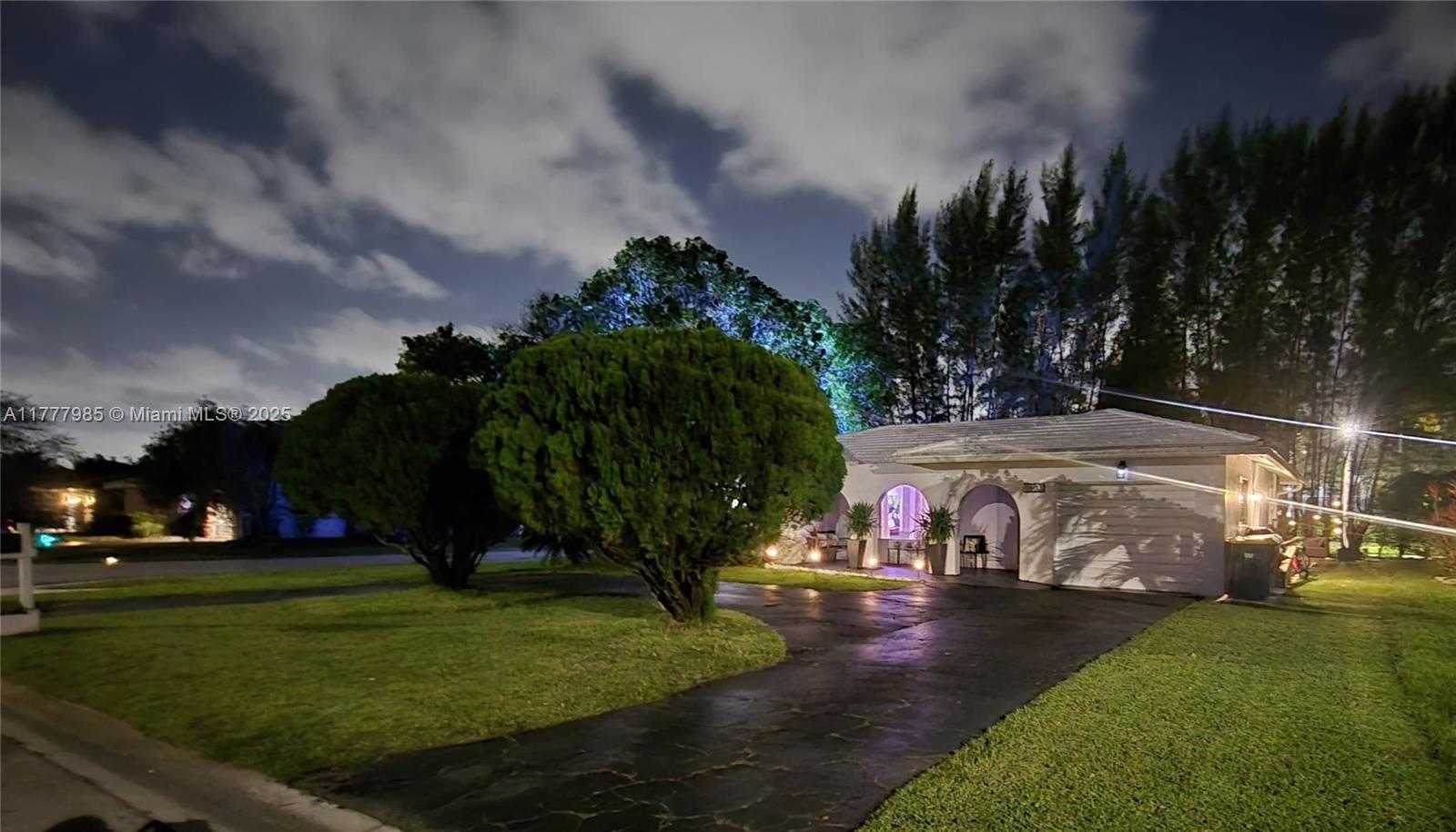 Small Image of 10300 NORTH WEST 80TH CT, Tamarac Number 32