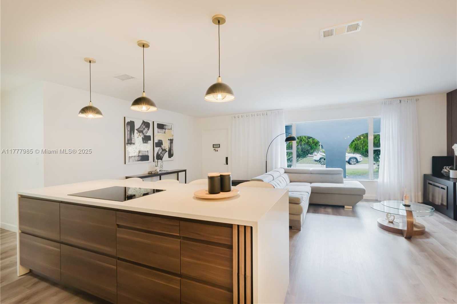 Small Image of 10300 NORTH WEST 80TH CT, Tamarac Number 4
