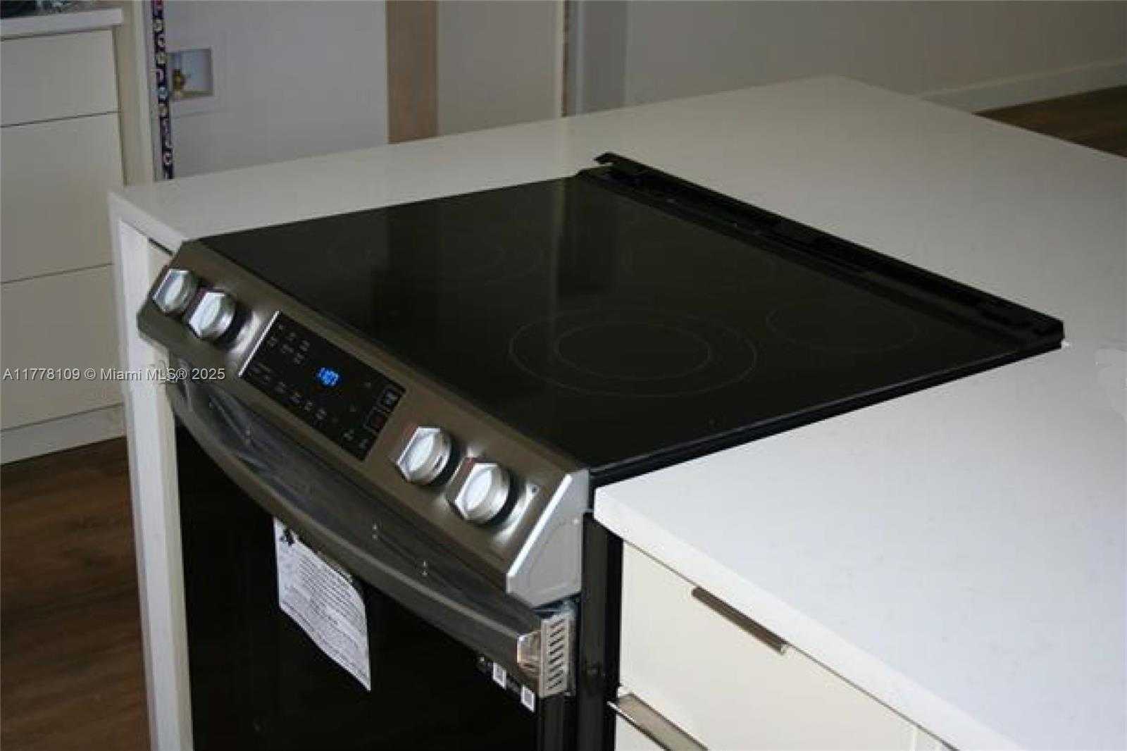 Small Image of 301 SOUTH WEST 51ST AVE, Miami Number 10