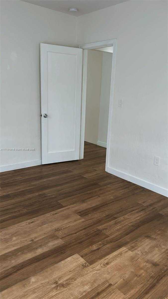 Small Image of 301 SOUTH WEST 51ST AVE, Miami Number 23
