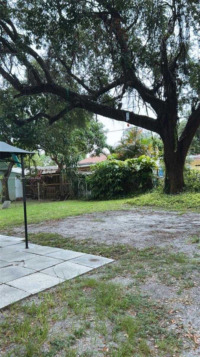 Small Image of 301 SOUTH WEST 51ST AVE, Miami Number 24