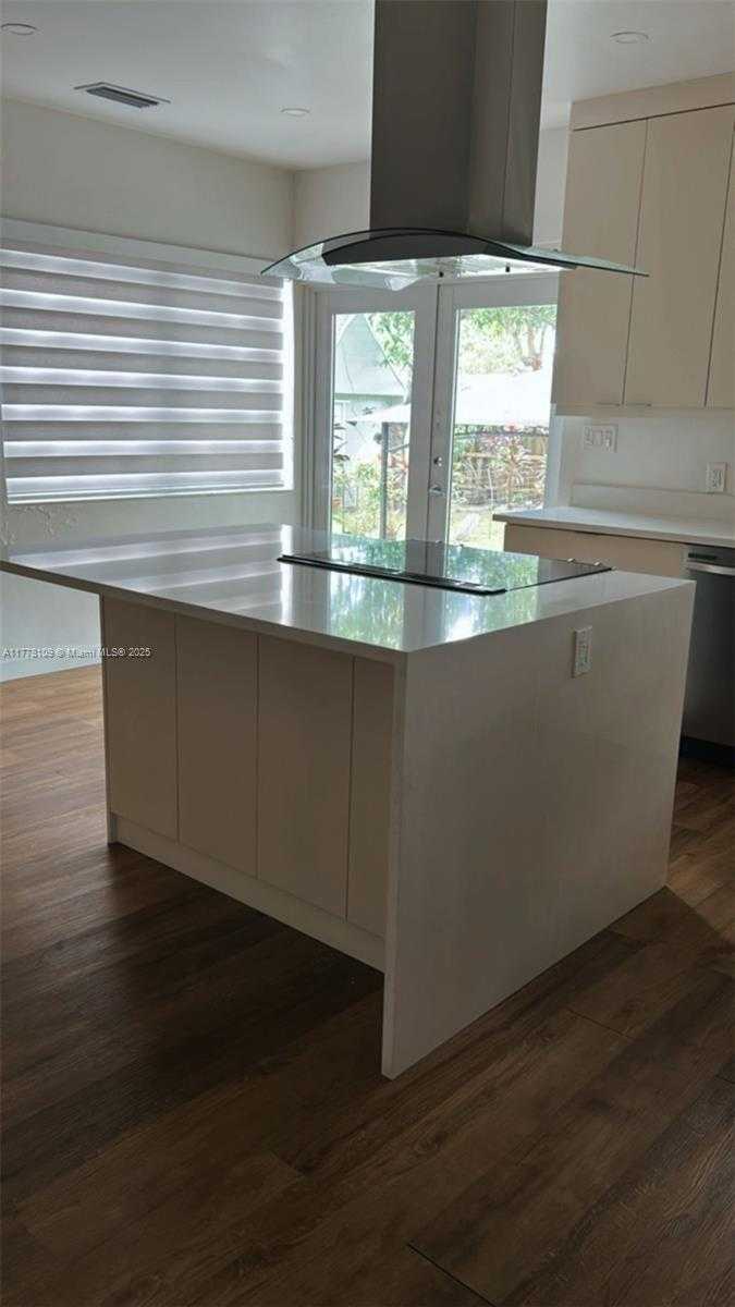 Small Image of 301 SOUTH WEST 51ST AVE, Miami Number 25