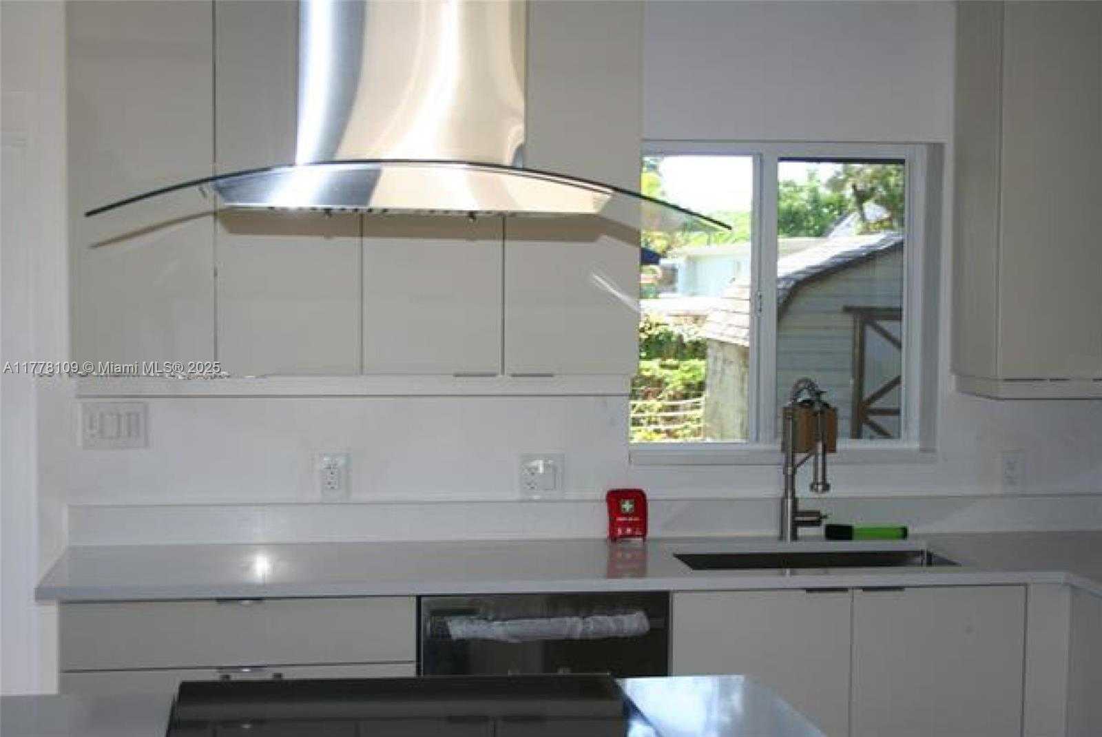 Small Image of 301 SOUTH WEST 51ST AVE, Miami Number 6