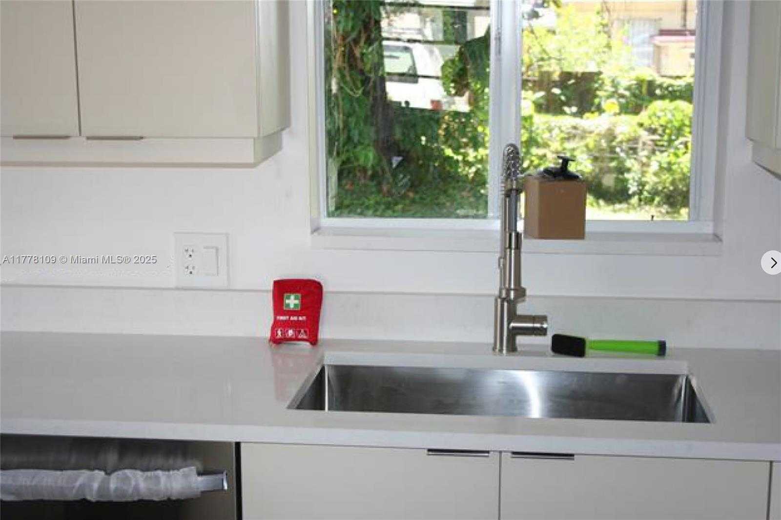 Small Image of 301 SOUTH WEST 51ST AVE, Miami Number 7