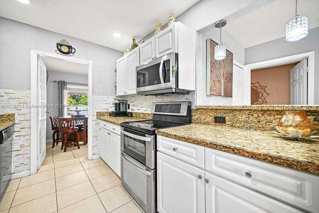 Small Image of 1500 NORTH EAST 141ST ST, North Miami Number 16