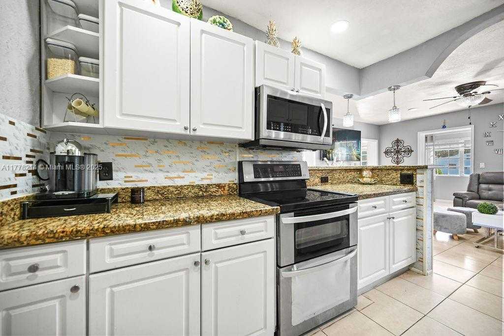 Small Image of 1500 NORTH EAST 141ST ST, North Miami Number 18
