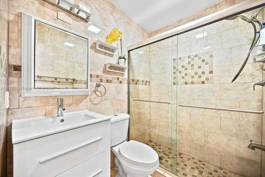 Small Image of 1500 NORTH EAST 141ST ST, North Miami Number 25