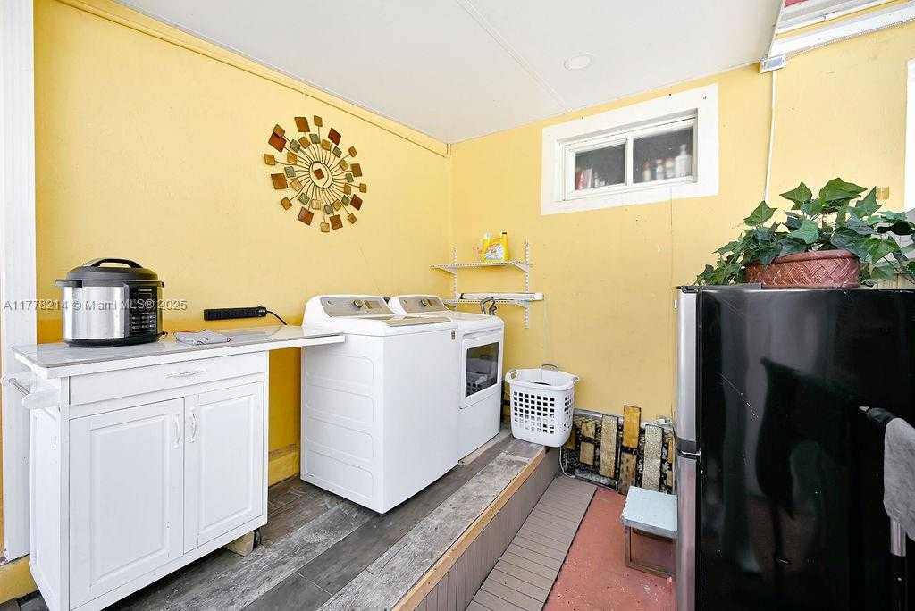 Small Image of 1500 NORTH EAST 141ST ST, North Miami Number 35
