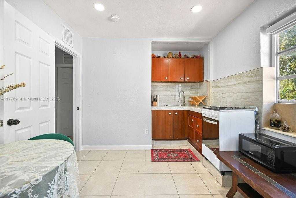 Small Image of 1500 NORTH EAST 141ST ST, North Miami Number 38