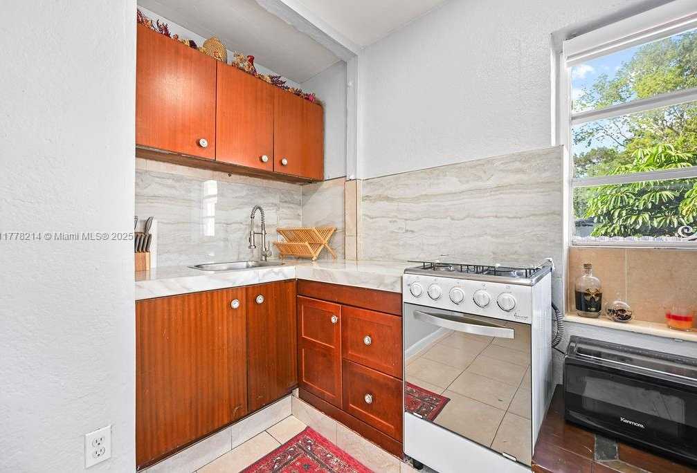 Small Image of 1500 NORTH EAST 141ST ST, North Miami Number 39