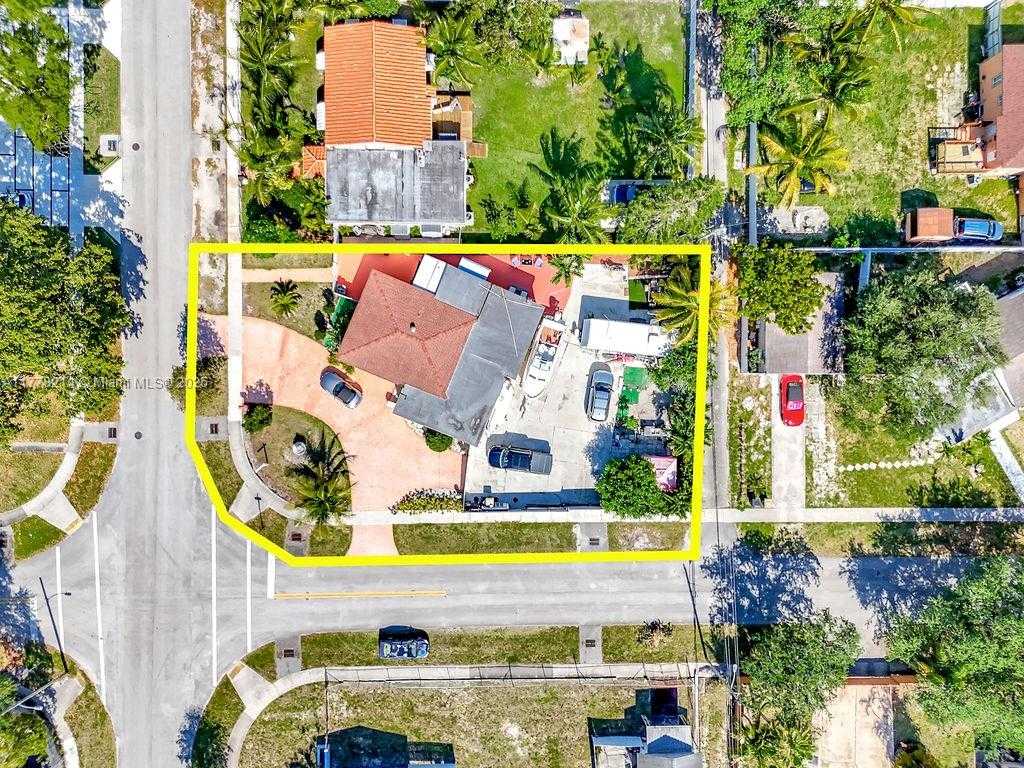 Small Image of 1500 NORTH EAST 141ST ST, North Miami Number 4