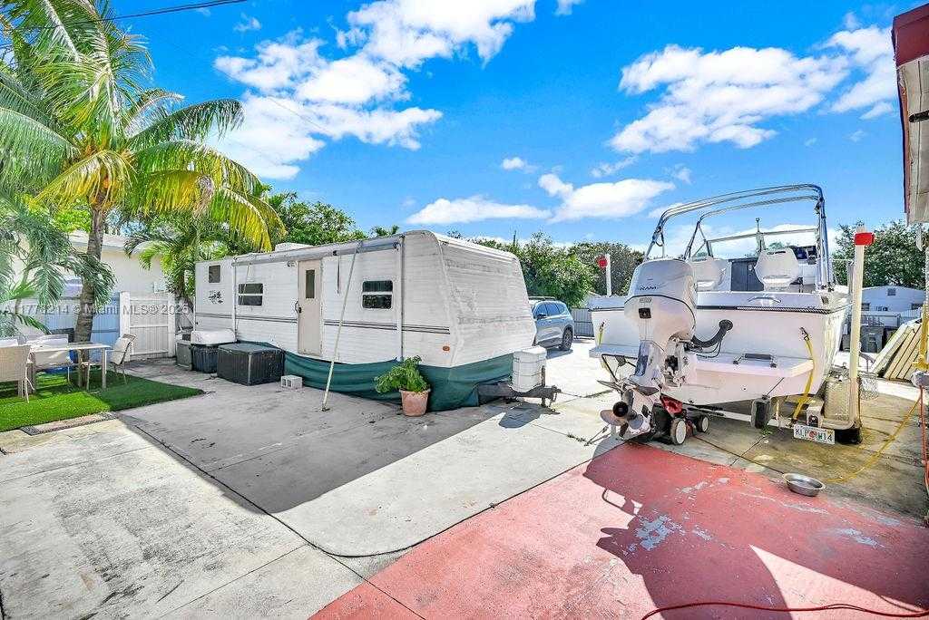 Small Image of 1500 NORTH EAST 141ST ST, North Miami Number 49