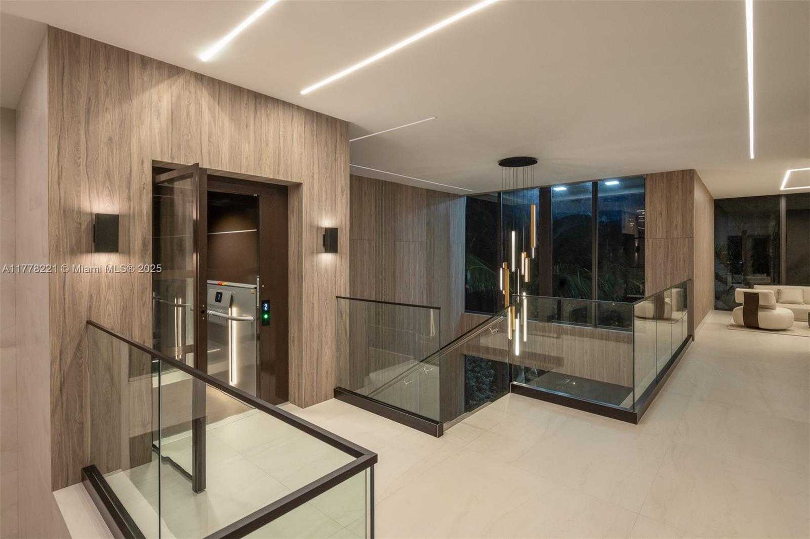 Small Image of 725 NORTH EAST 77TH STREET, Miami Number 14