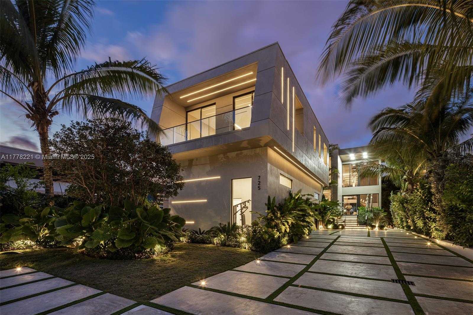Small Image of 725 NORTH EAST 77TH STREET, Miami Number 2