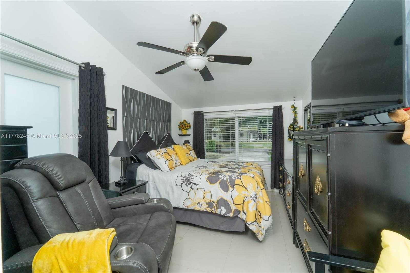 Small Image of 11028 NORTH WEST 2ND AVE, Miami Shores Number 5