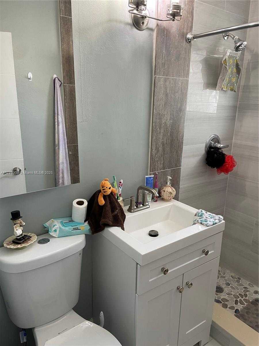 Small Image of 3031 NORTH EAST 12TH AVE, Pompano Beach Number 9