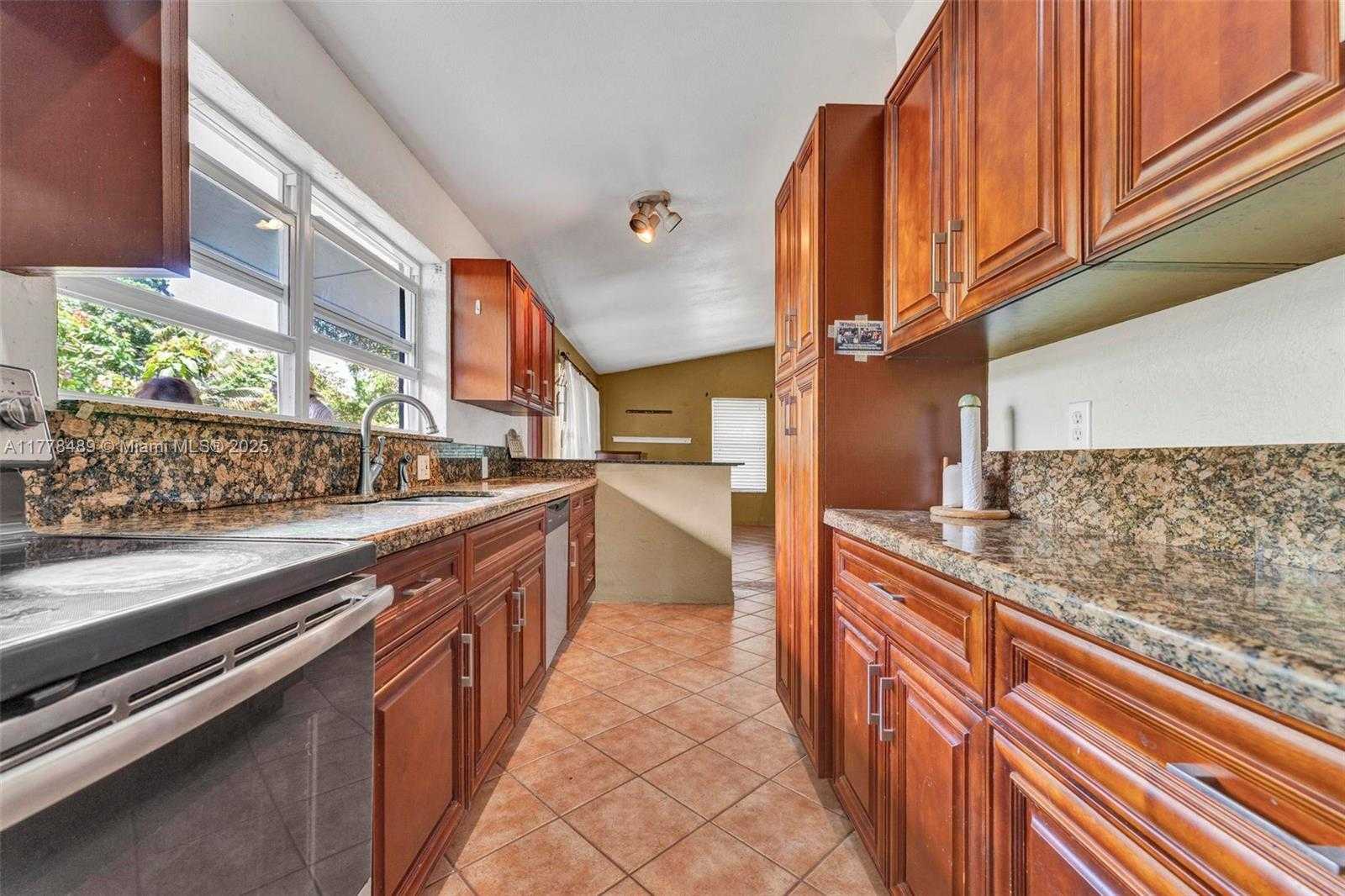 Small Image of 3950 SOUTH WEST 53RD AVE, Davie Number 12