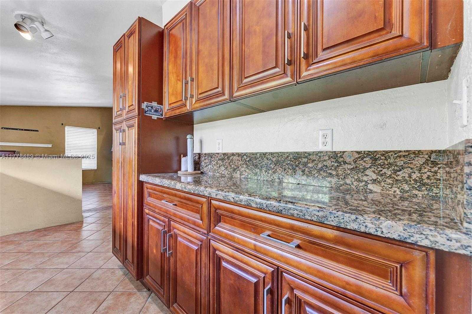 Small Image of 3950 SOUTH WEST 53RD AVE, Davie Number 13