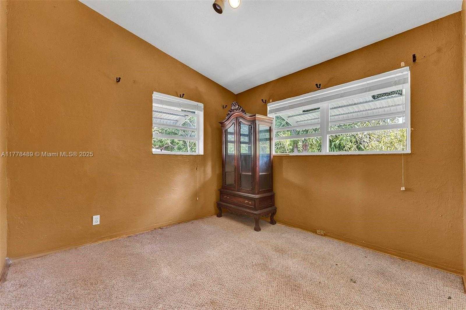 Small Image of 3950 SOUTH WEST 53RD AVE, Davie Number 19