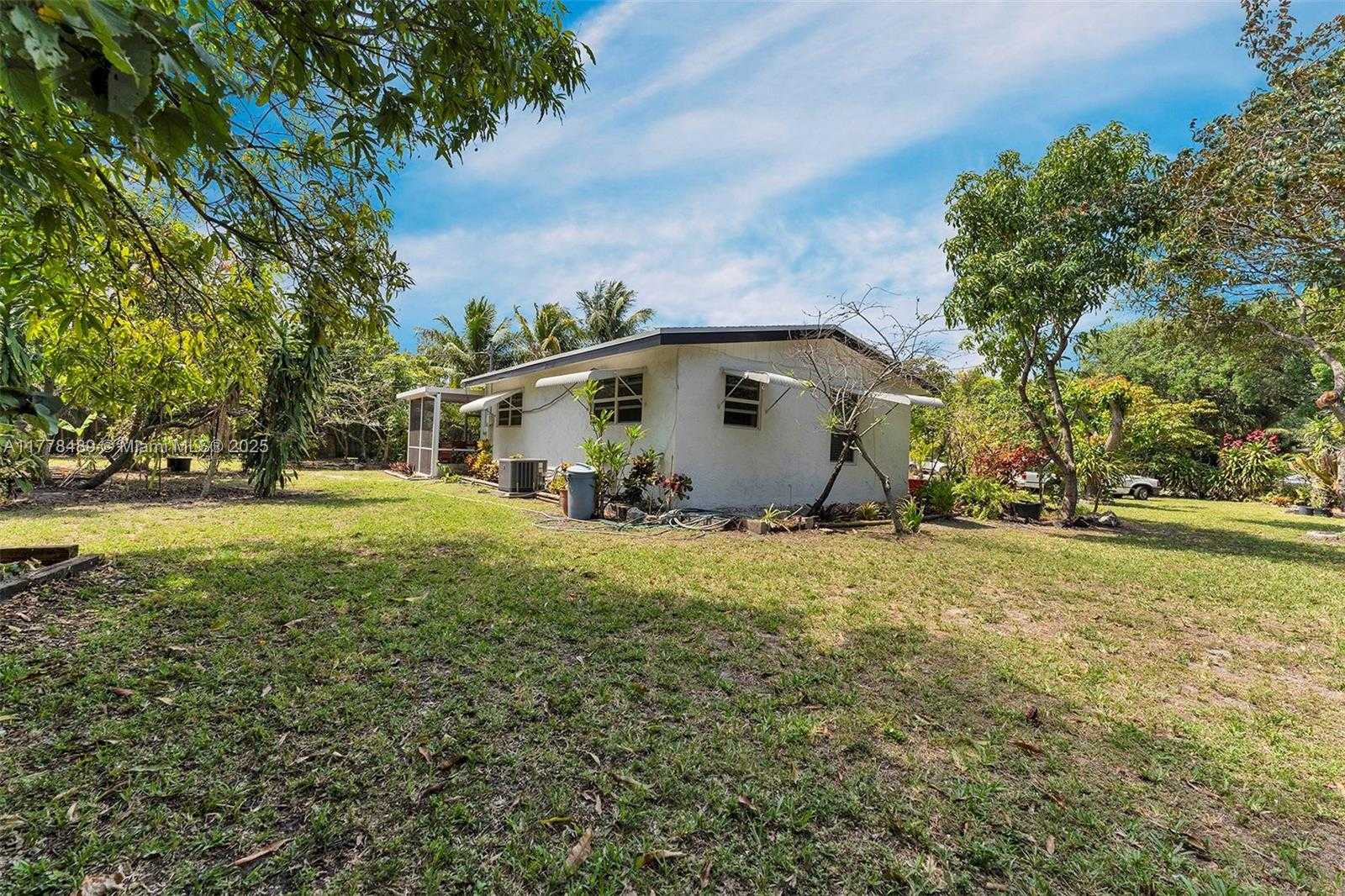 Small Image of 3950 SOUTH WEST 53RD AVE, Davie Number 27