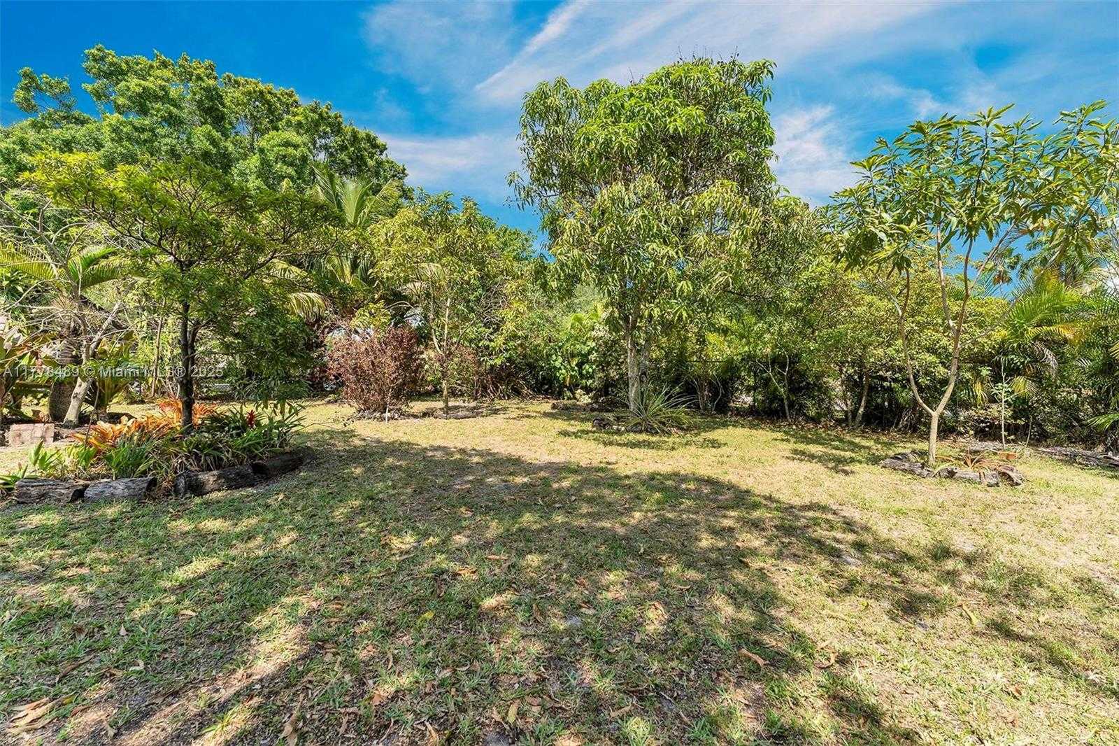 Small Image of 3950 SOUTH WEST 53RD AVE, Davie Number 30