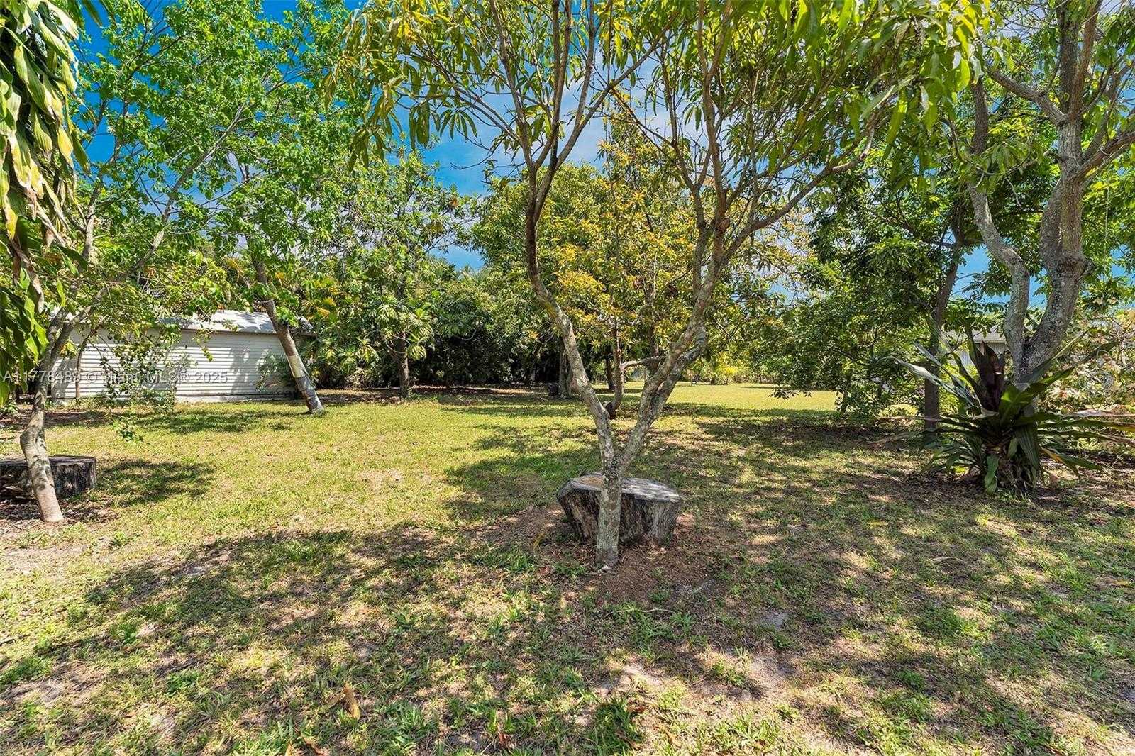 Small Image of 3950 SOUTH WEST 53RD AVE, Davie Number 31