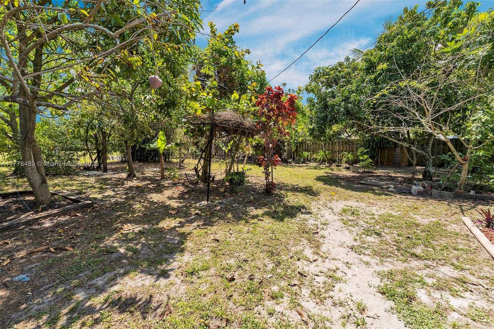 Small Image of 3950 SOUTH WEST 53RD AVE, Davie Number 32