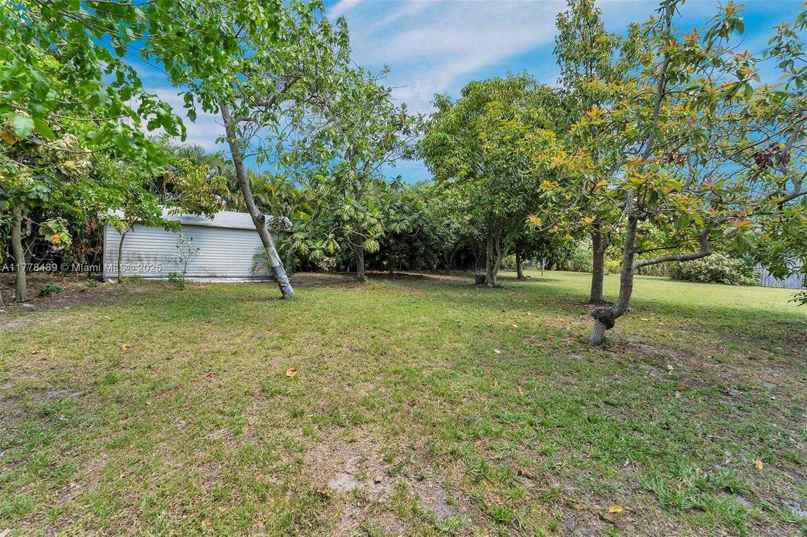 Small Image of 3950 SOUTH WEST 53RD AVE, Davie Number 34