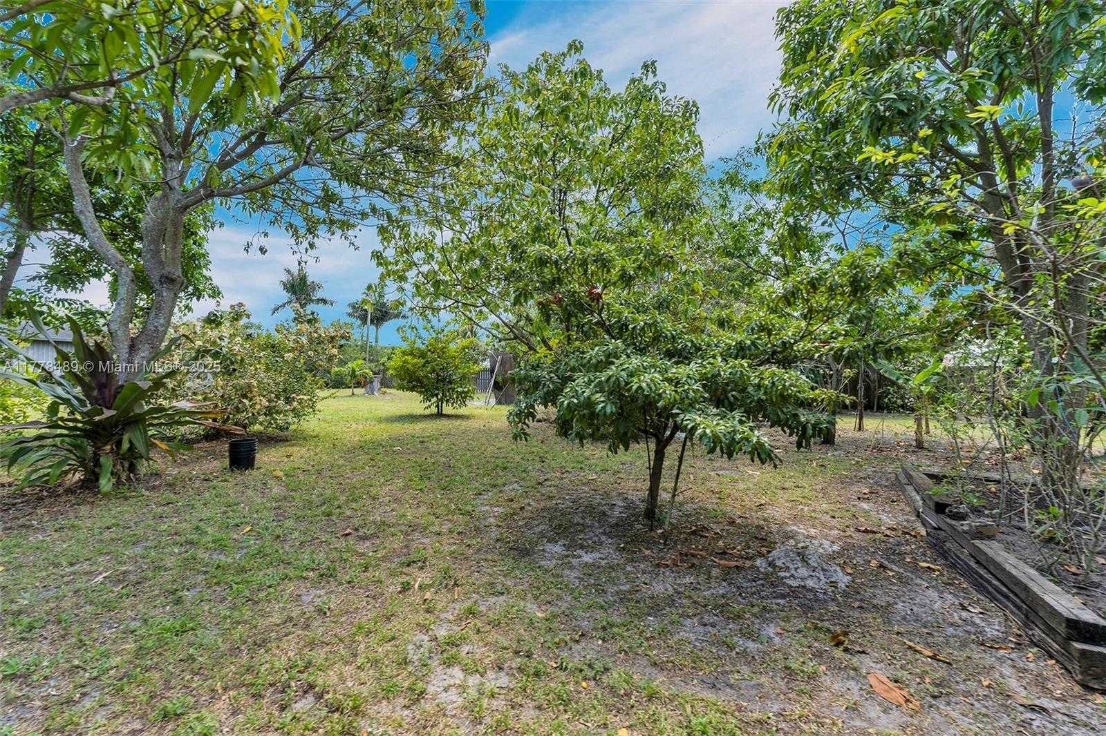 Small Image of 3950 SOUTH WEST 53RD AVE, Davie Number 35