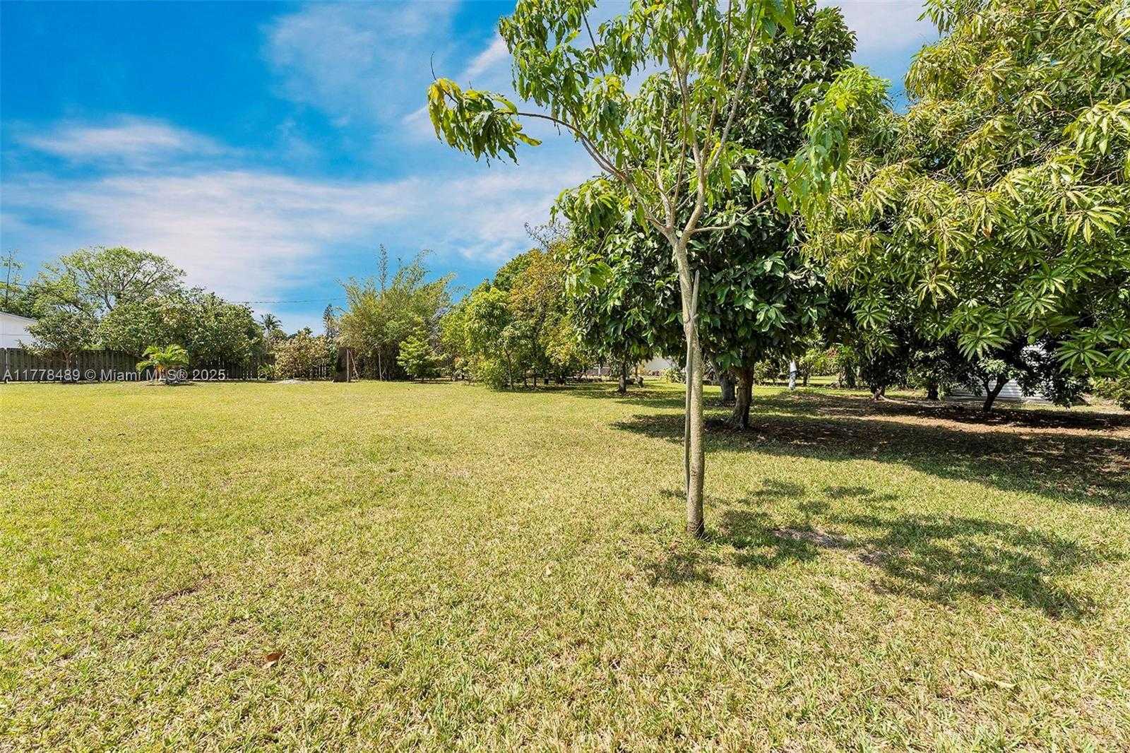 Small Image of 3950 SOUTH WEST 53RD AVE, Davie Number 39