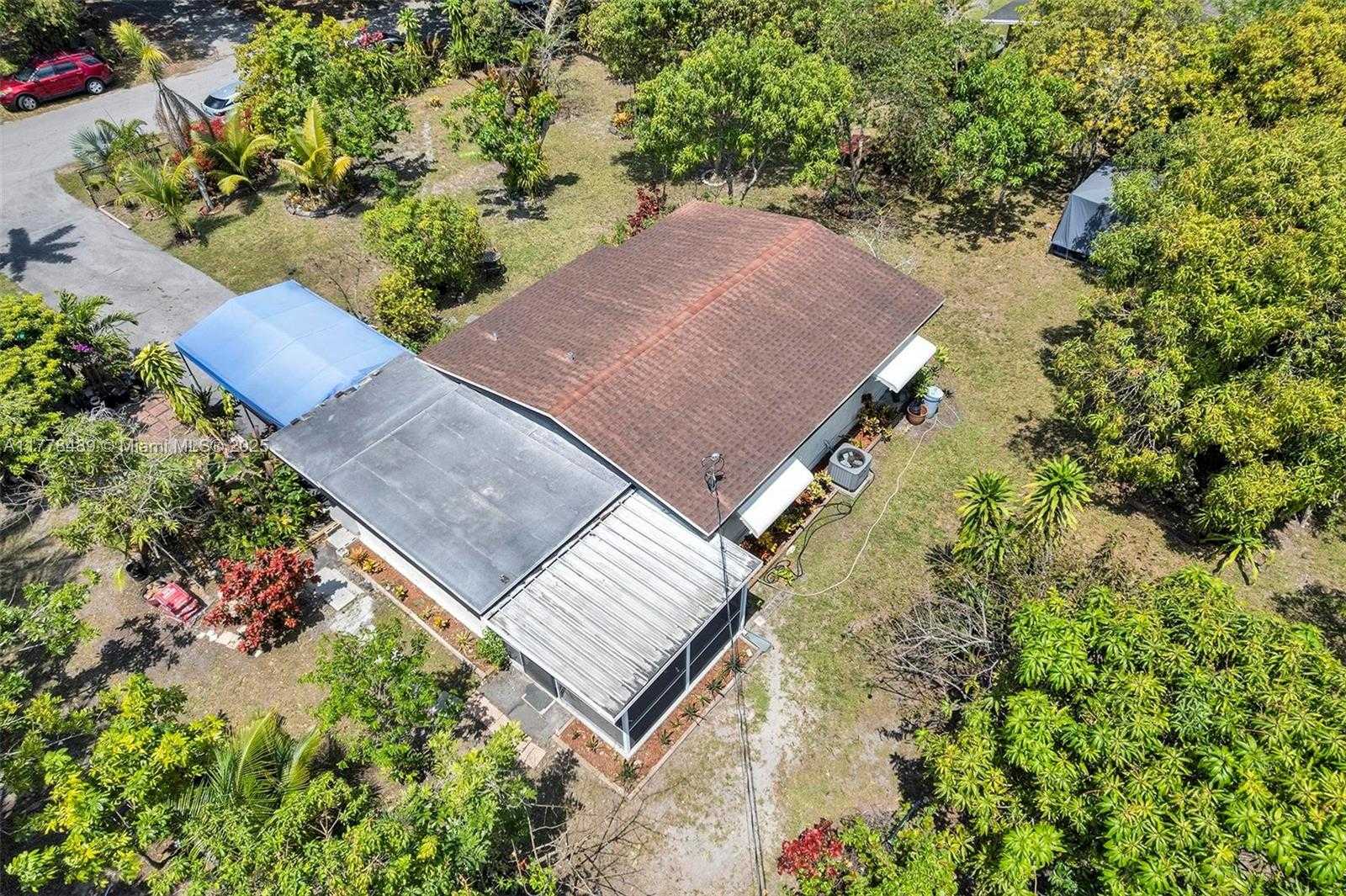 Small Image of 3950 SOUTH WEST 53RD AVE, Davie Number 4