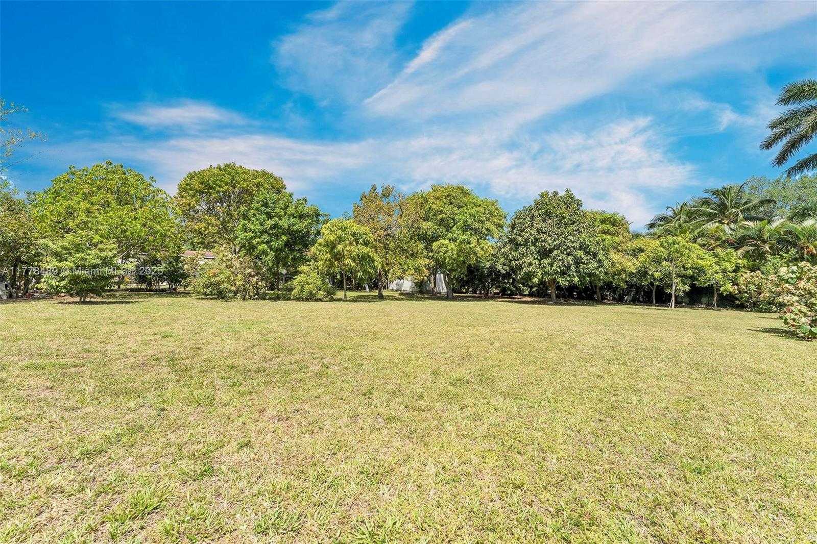 Small Image of 3950 SOUTH WEST 53RD AVE, Davie Number 42