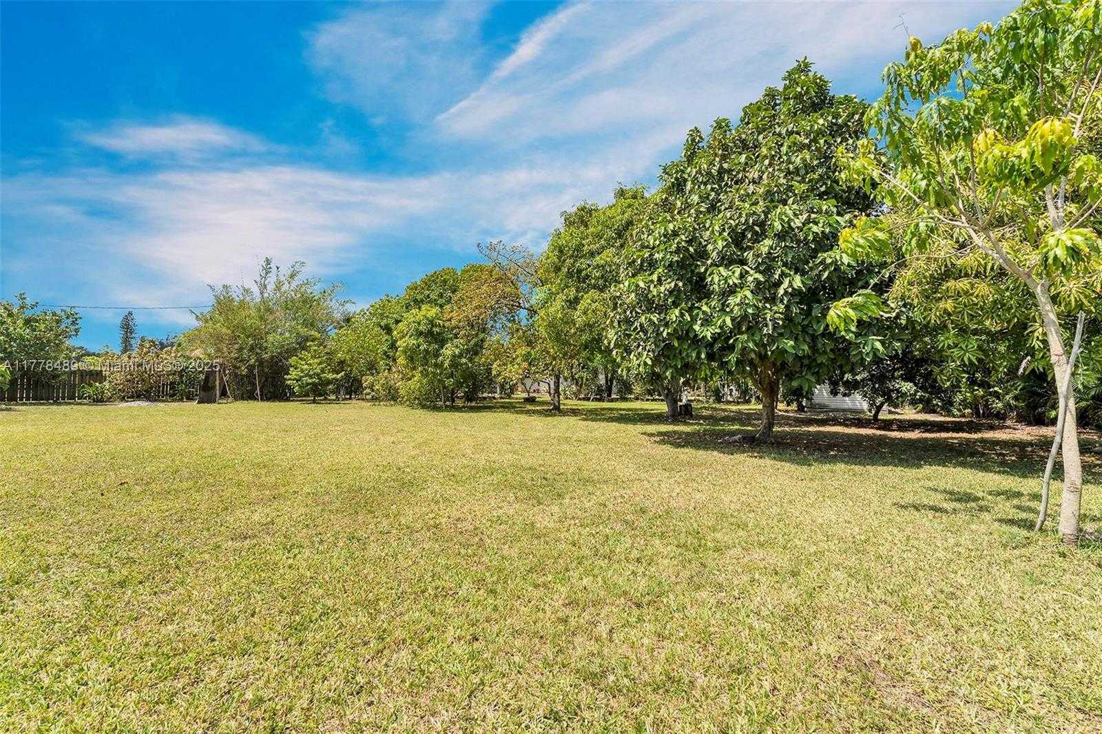Small Image of 3950 SOUTH WEST 53RD AVE, Davie Number 43