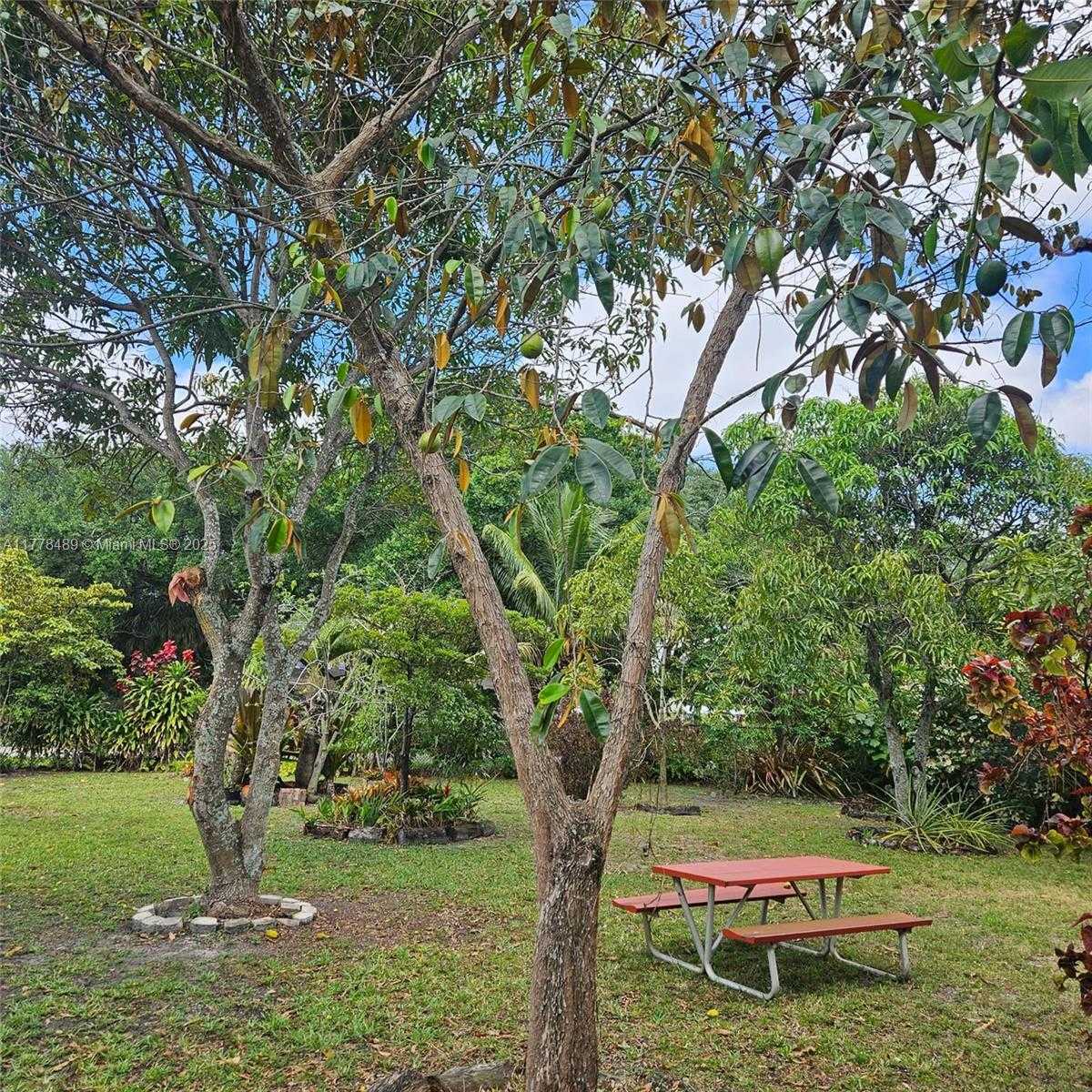 Small Image of 3950 SOUTH WEST 53RD AVE, Davie Number 57
