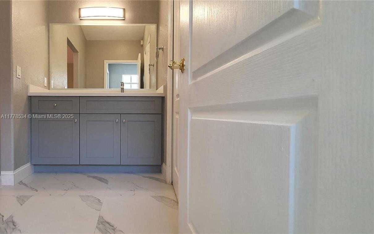 Small Image of 14426 NORTH WEST 88TH AVE, Miami Lakes Number 28