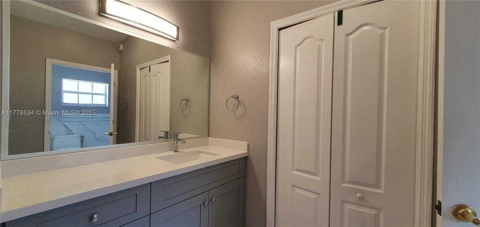 Small Image of 14426 NORTH WEST 88TH AVE, Miami Lakes Number 32