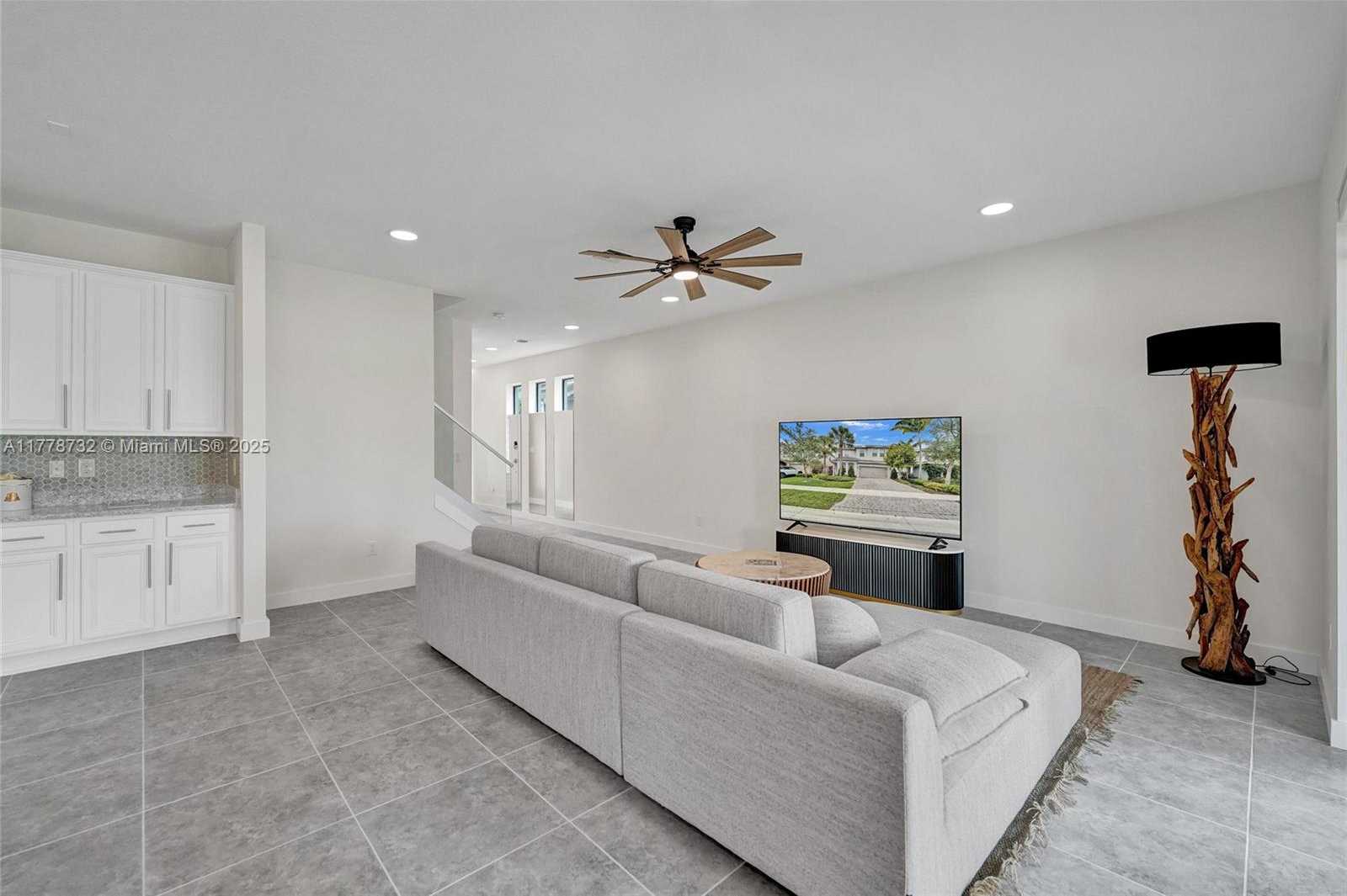 Small Image of 1348 SILK OAK DR, Hollywood Number 11