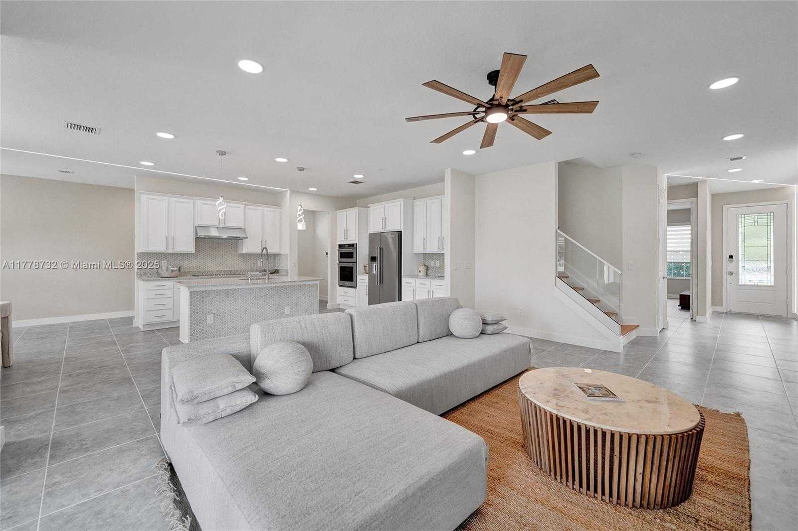 Small Image of 1348 SILK OAK DR, Hollywood Number 12