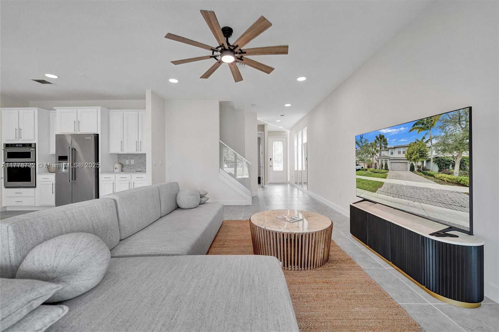 Small Image of 1348 SILK OAK DR, Hollywood Number 13